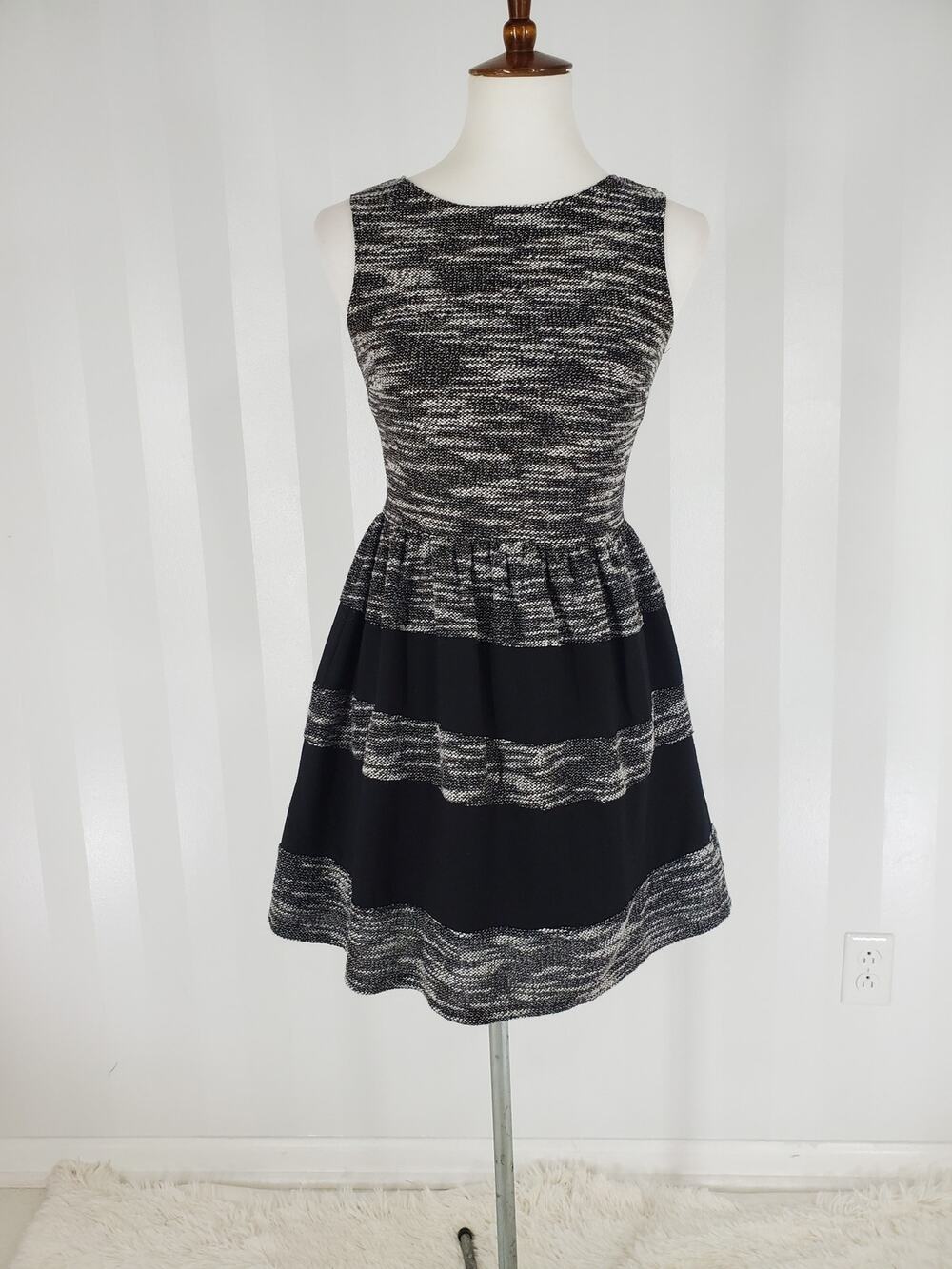 Bar III Black White Fit & Flare Dress Sleeveless Textured Stripe Sz S
